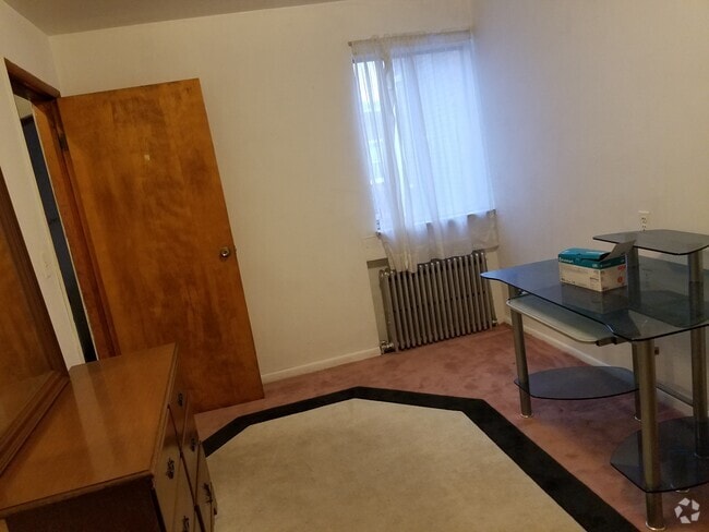 bedroom 1 - 10 Cable Pl Rental