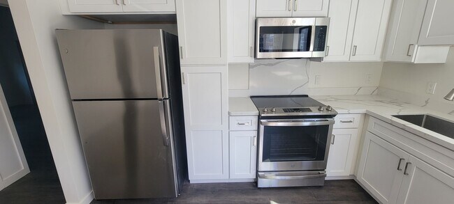 Photo - NEW Building, with NEW appliances, NEW flo... Unidad B