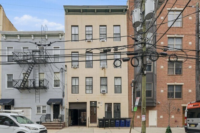 Building Photo - 509 Monroe St Unit 3L