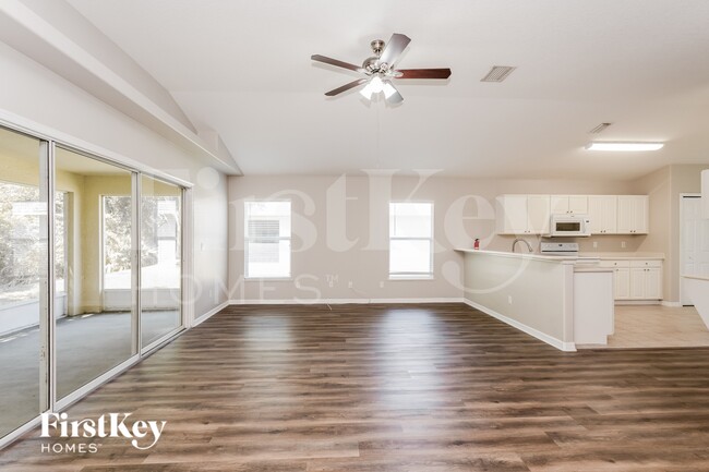 Photo - 932 Tavernier Cir NE