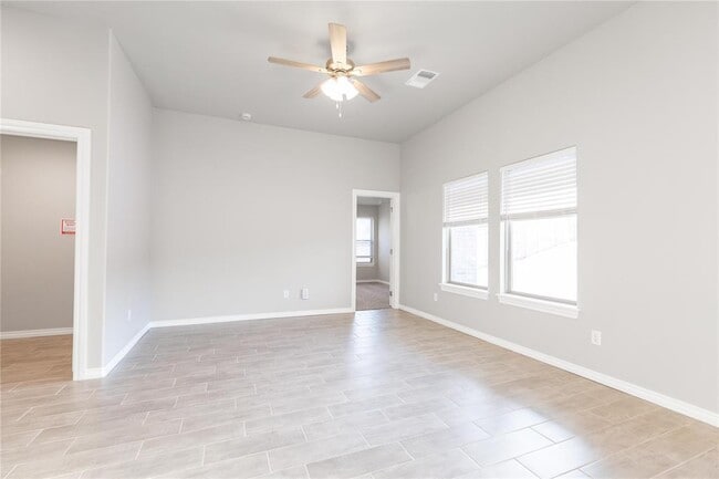 Photo - 913 Westfall Dr