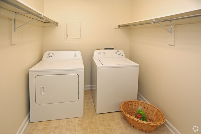 2BR-1BA 950 FT² - High Point Crossing