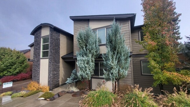 3 Bed 2.5 bath plus bonus-Fenced-corner lo... - 3 Bed 2.5 bath plus bonus-Fenced-corner lo... House