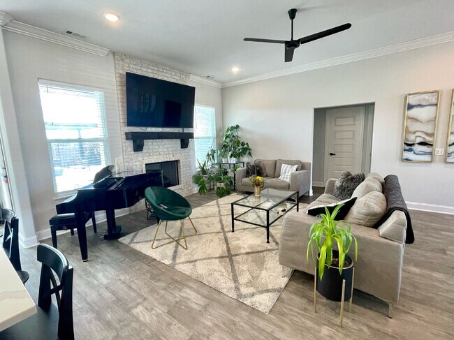 Photo - 2014 W Chandler Ave