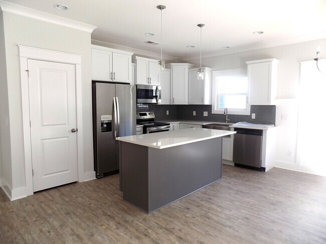 16 Circlewood Dr