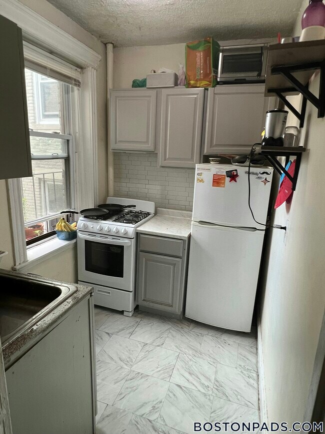 Photo - 364 Riverway Unidad 17