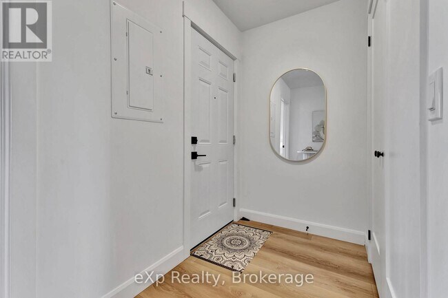 Photo - 27 Malcolm Cres Unit 4