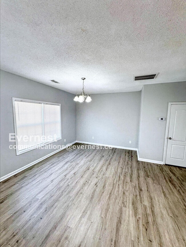 Photo - 8625 Thomas Ln