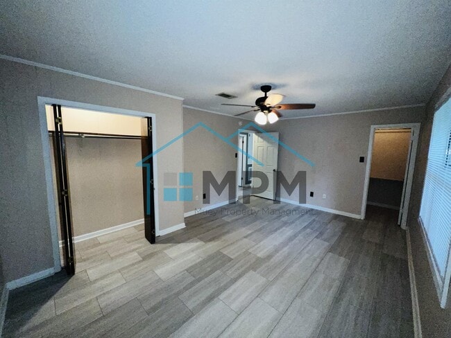 Photo - 105 Hilltop Dr