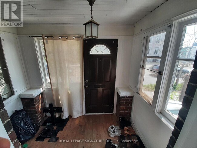 Photo - 180 Dufferin St