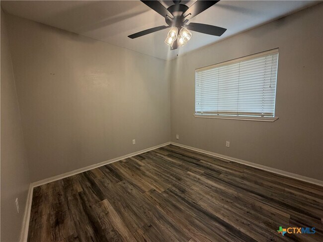 Photo - 114 Palomino Ln