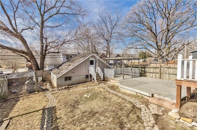 exterior - 4244 Holmes St