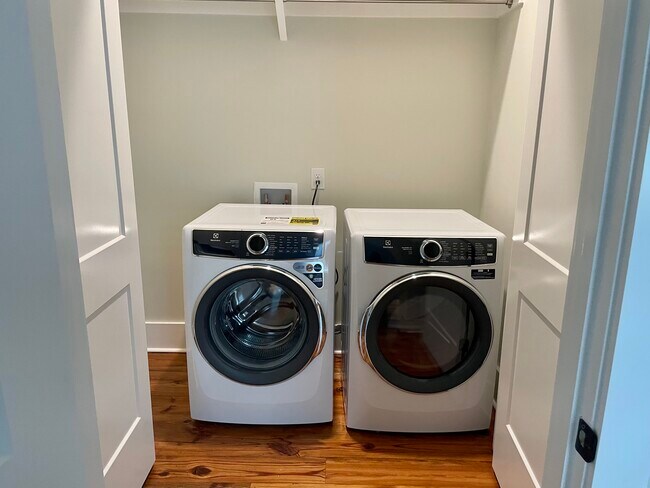 Photo - 549 E Gwinnett St