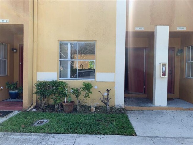 Building Photo - 3910 NW 90th Ave Rental