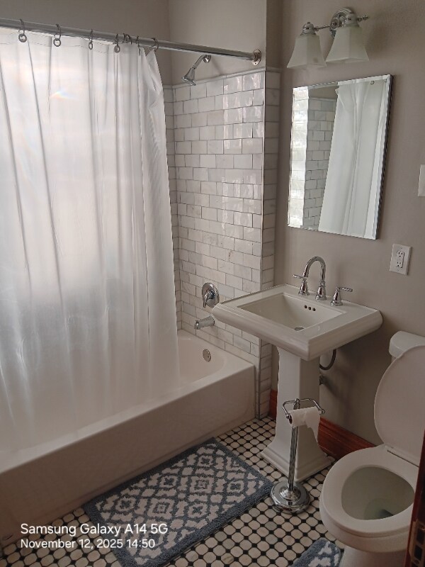 Photo - 552 N Lawler Ave Unidad 1st Floor