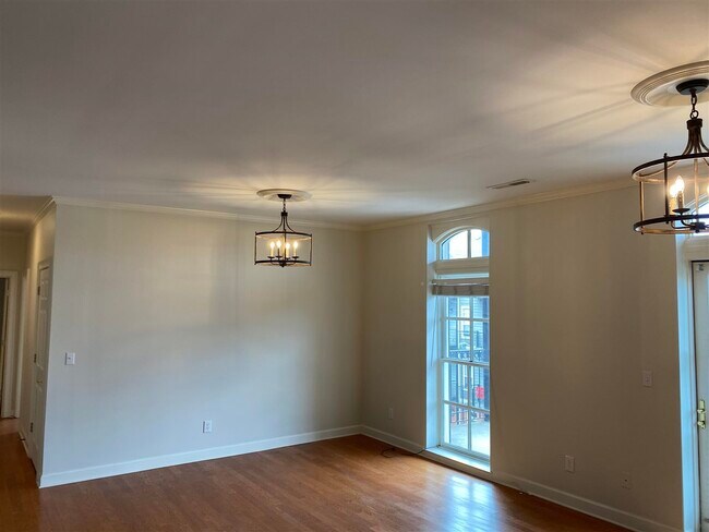 Photo - 113 Harbor Town Square