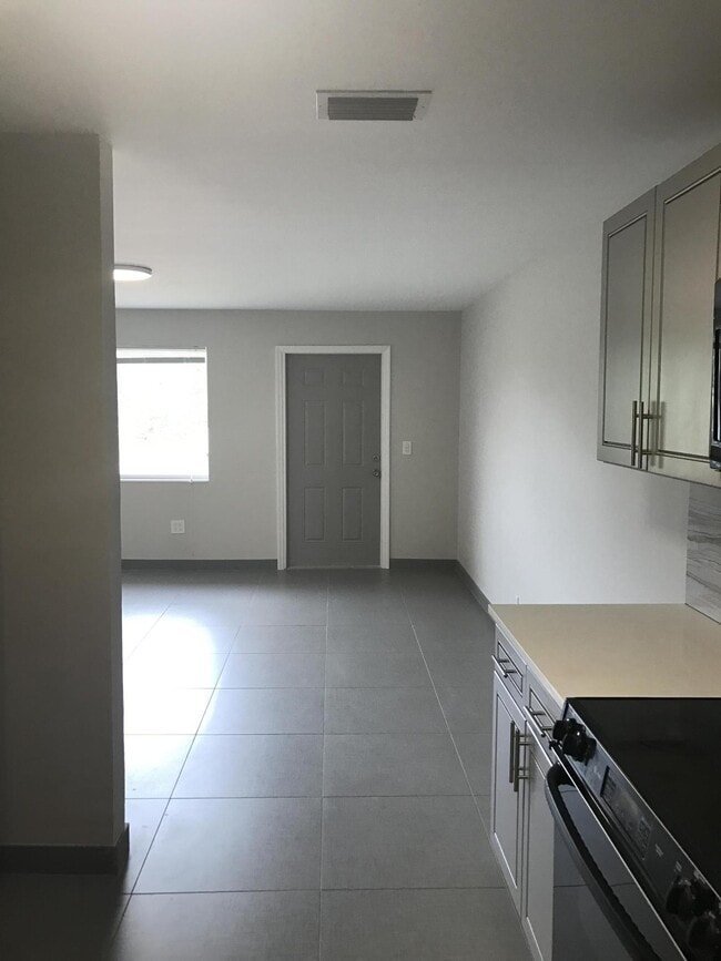 Photo - 142 SW 8th Ave Unit Apt B