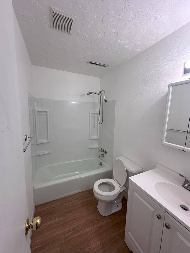 Photo - 1627 W Maple St Unidad K