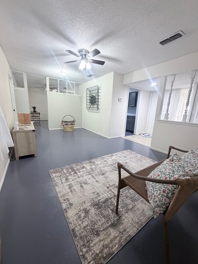 Photo - 7418 Meadow Cliff St