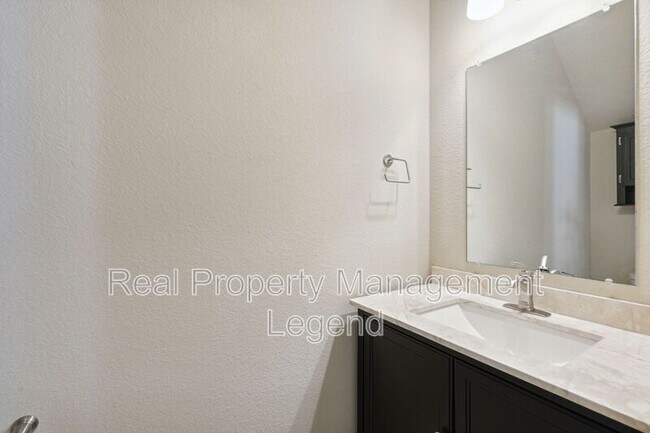 Photo - 812 Gray Fox Dr