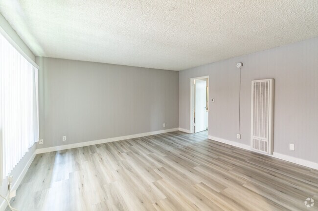 1BR, 1BA - 650 SF