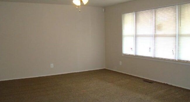 Photo - 12 Ember Ln