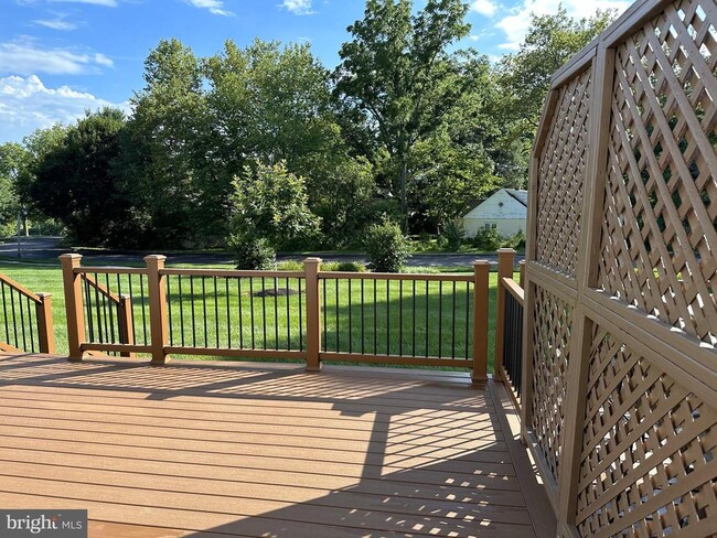 Photo - 103 Lennox Ct