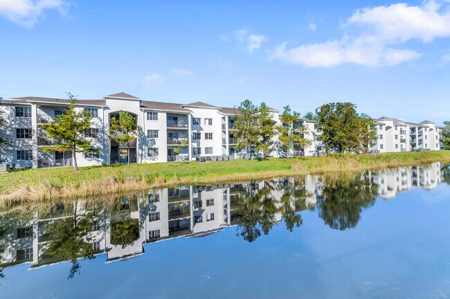 Building Photo - Meri Palm Bay Rental