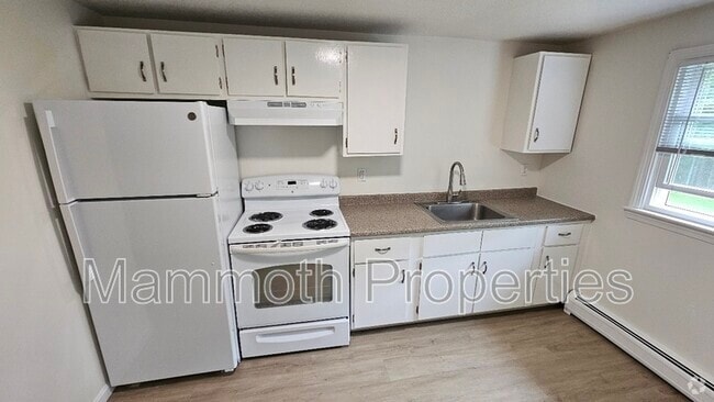 Building Photo - 9 Emerald Dr Unit 11 Rental