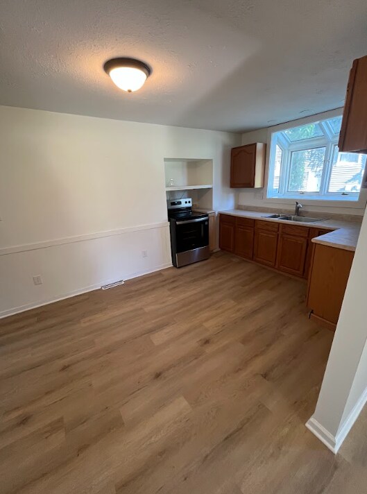 Photo - 4459 Silverdale Rd
