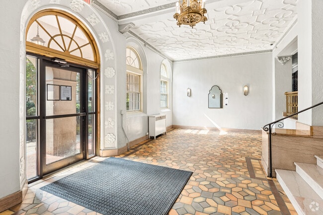 Photo - Oaklawn Apartments