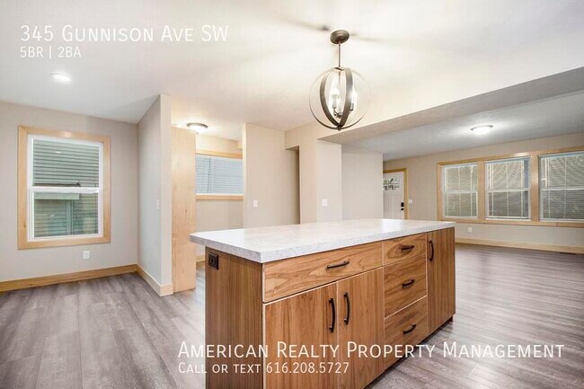 Photo - 345 Gunnison Ave SW