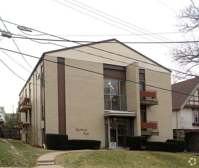 Building Photo - Diplomat Apartments