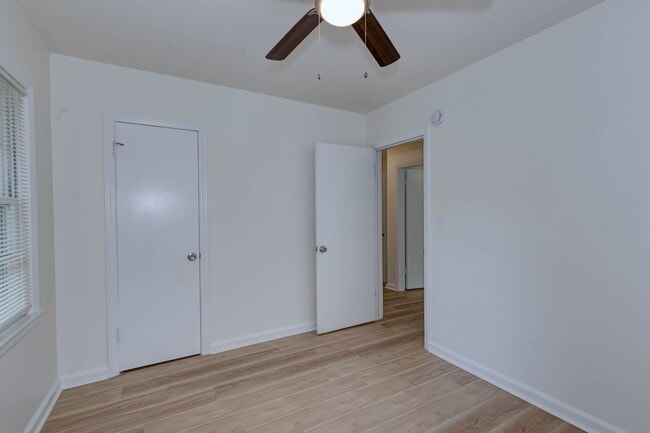 Photo - 2864 Hawthorne Dr