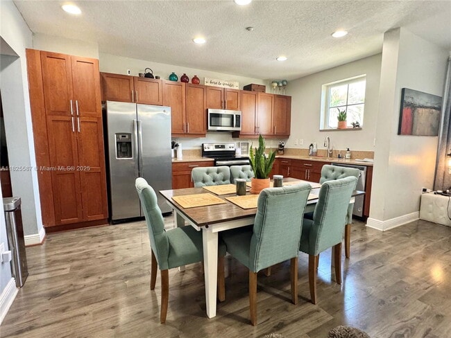 Building Photo - 1332 SW 2nd Ct Unit 1332 Rental