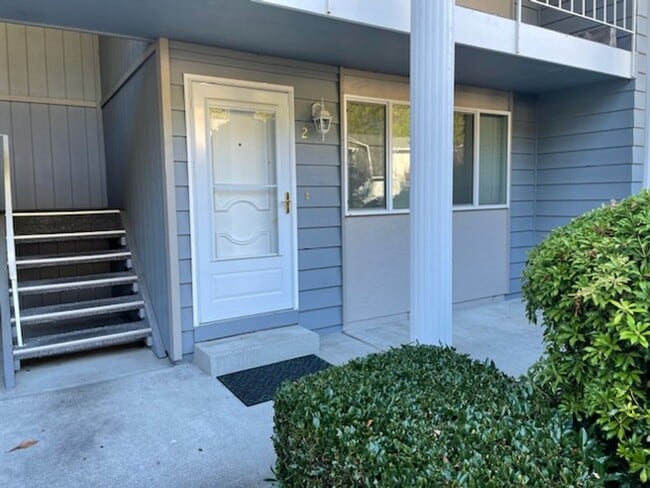Building Photo - $500 Move In Special! University Place Gro... Unit 2 Rental