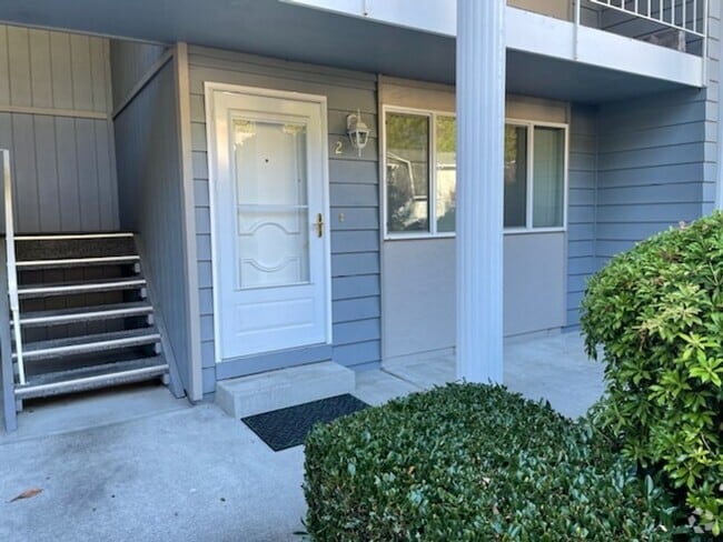 Building Photo - University Place Ground Floor Apartment Ho... Unit 2