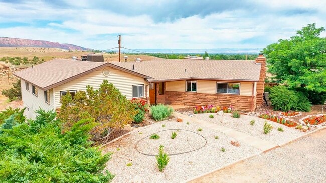 Private Setting Backing Open Space - 425 Rio Vista Rd