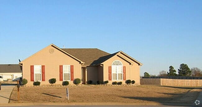 Building Photo - Summers best kept secret ! Rental