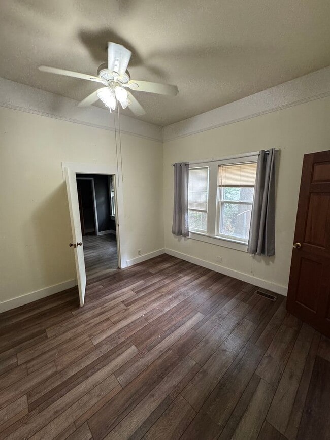 Photo - 202 Church Ave SE