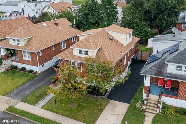 Photo - 22 W 6th Ave