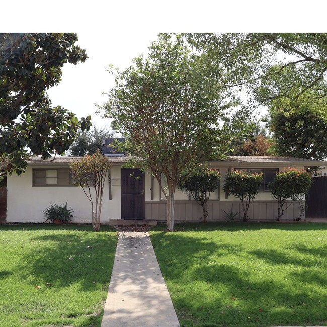 Charming 4-Bedroom Home Near Bakersfield C... - Charming 4-Bedroom Home Near Bakersfield C...