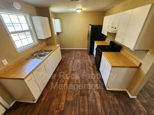 Photo - 522 W 2nd St