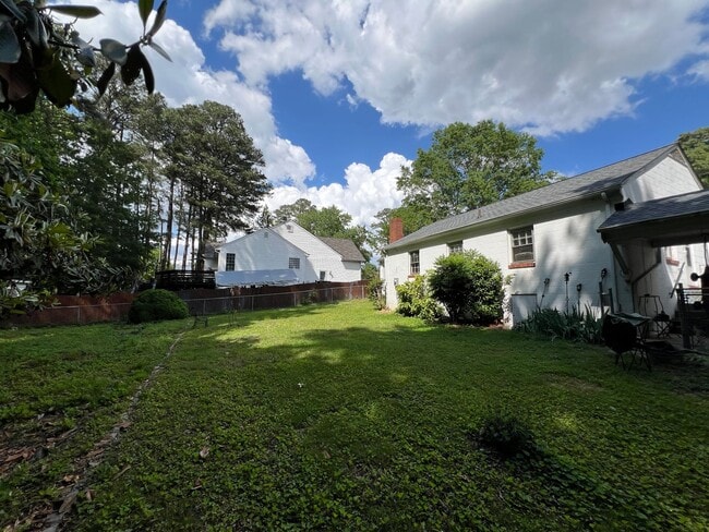 Photo - Adorable 2bdrm/1bth Ranch Style Home Conve...