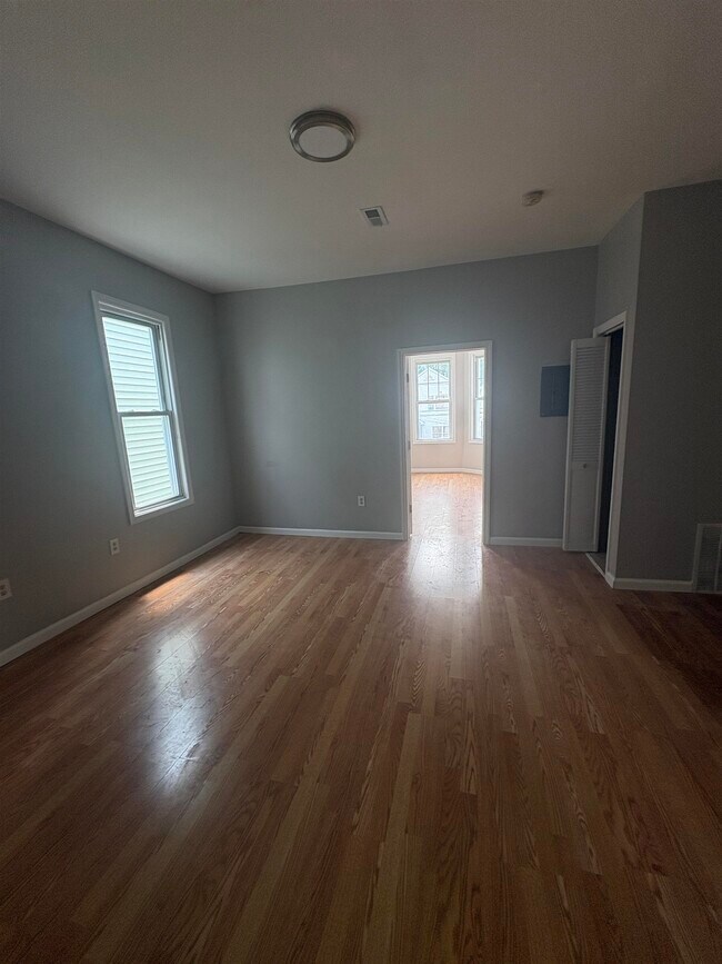 Photo - 104 Bayview Ave