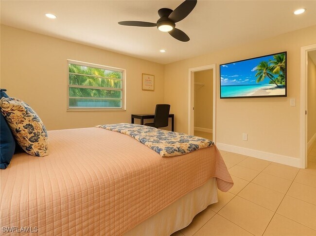 Building Photo - 2250 Poinciana St Rental
