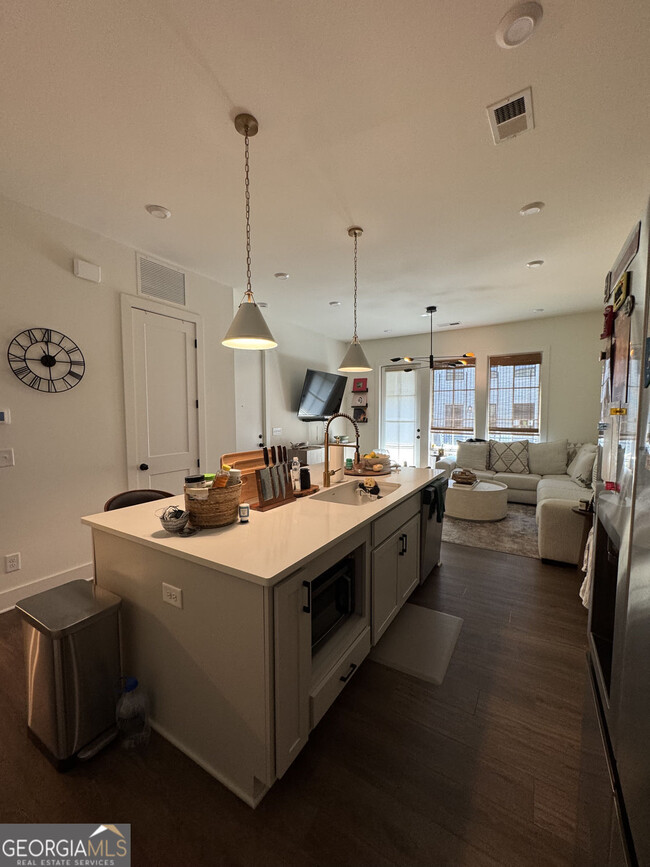 Photo - 1279 Viney Way NW