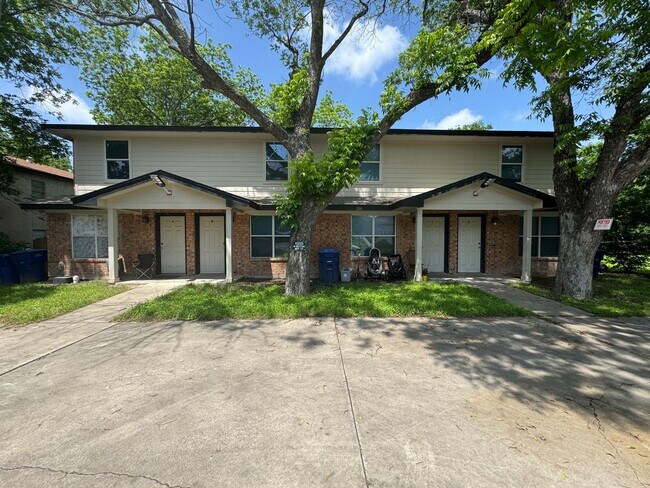 Photo - 206 Veterans Ave Apartamento Unidad B