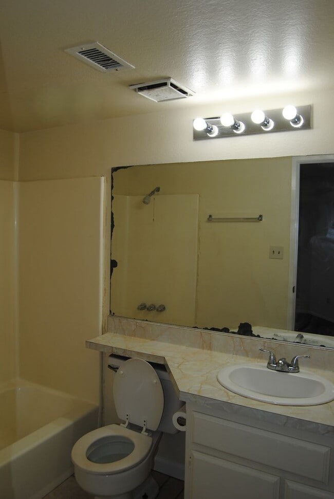 Photo - 4809 Hahn Ave Unidad 48