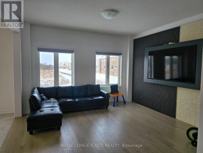 Photo - 387 Russell St